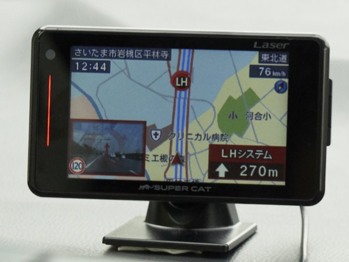 一体型:設置が手軽。はじめてレーダー探知機を買う人向け