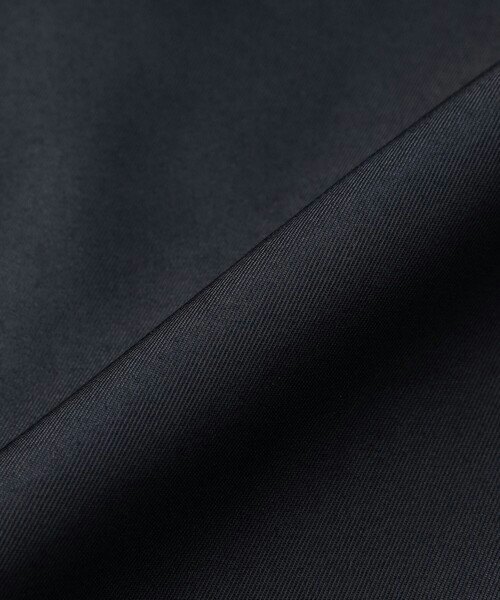 軽量でお手入れしやすいコートがほしいなら、ポリエステルやナイロンが候補に