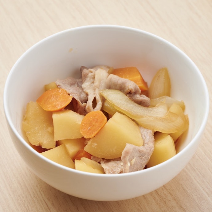 肉じゃがは火の通りが気になる。味もやや薄い