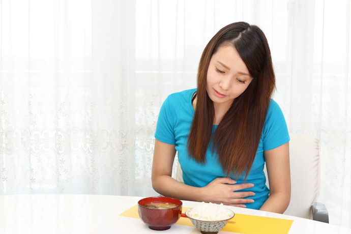 胃の痛み・もたれには、胃酸分泌抑制薬や胃粘膜保護薬がおすすめ
