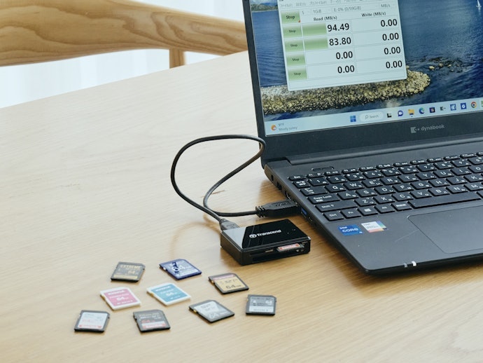 ベンチマークテストでの書き込み速度は105.23MB/s。4K動画の撮影にも使える