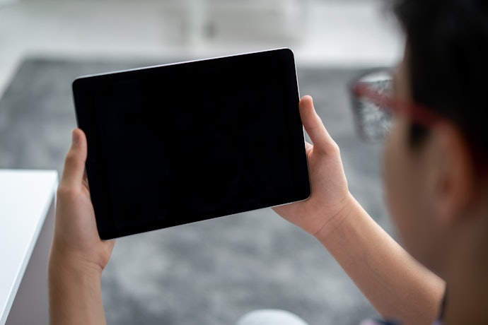 持ち運び用ならコンパクトなiPad mini!据え置きなら10インチ以上も