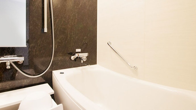 気兼ねなく過ごしたい人は、バス・トイレ別の客室にしよう