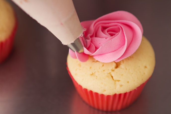 ケーキやクッキーの絞り出しに最適な「花口金」