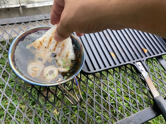 ③お吸いものに梅おにぎりを投入して完成!