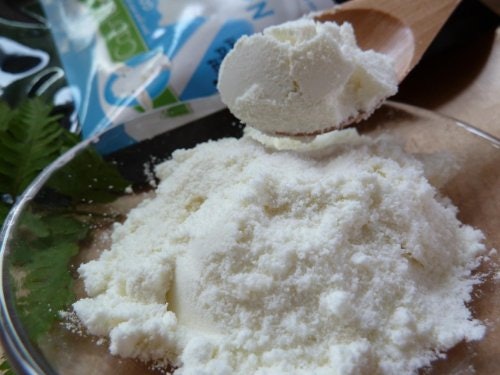 保管のしやすさを重視するなら、粉ミルクが便利