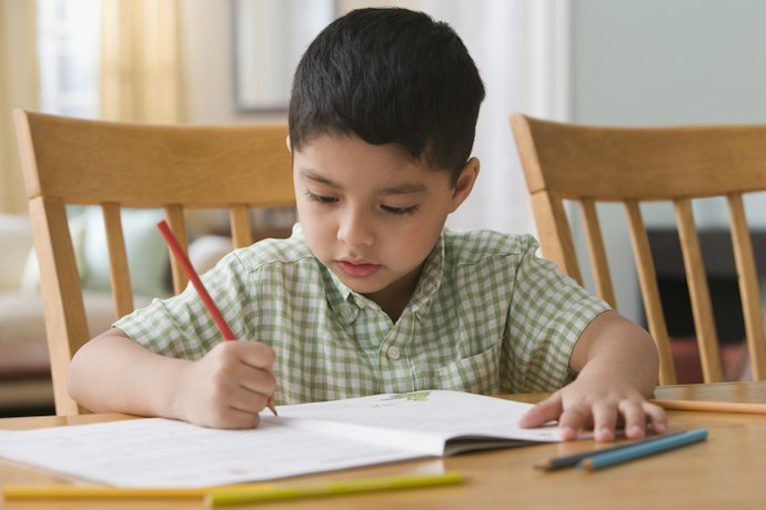 小学生以上が使うなら、姿勢矯正や学習のしやすさも考えよう