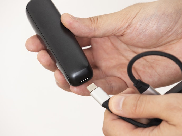 挿し込むだけで加熱開始!1回の充電で27本使用できる点も魅力