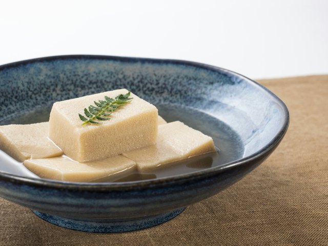 味噌汁や煮物に入れるなら、高野豆腐がおすすめ