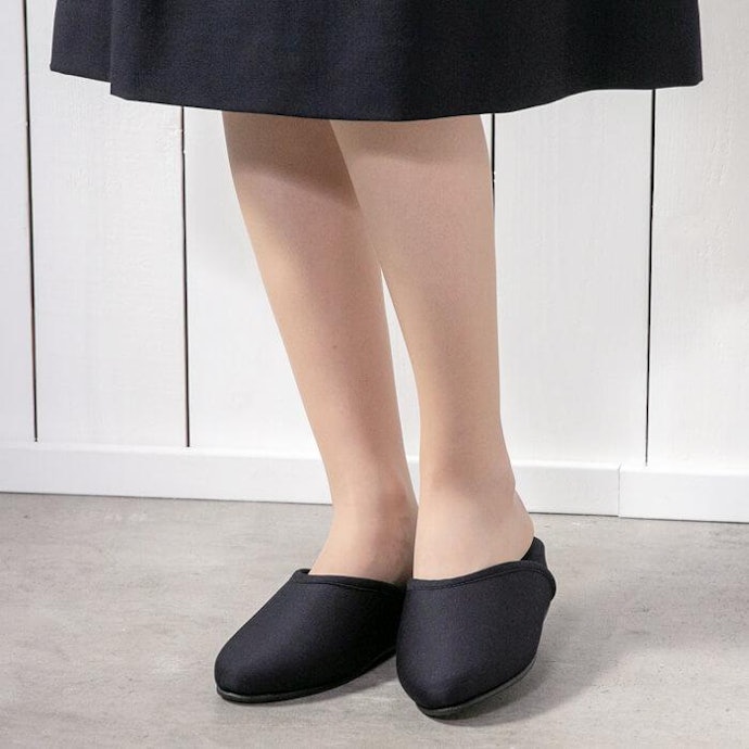 形状はつま先が覆われたタイプがベター