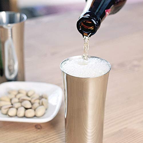 金属:保冷性が高く、冷たいビールを長く楽しめる。食後の晩酌に