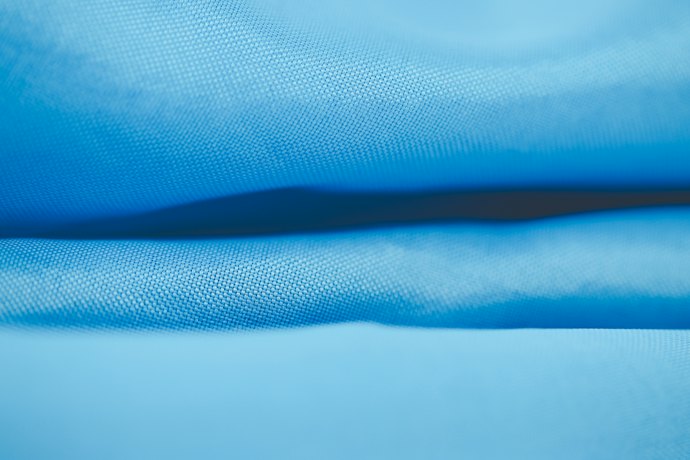 化学繊維系:耐久性・速乾性重視の人に。汗ばむ季節もベタつかず快適