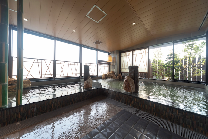 旅先でゆっくり過ごすなら大浴場つきを選ぼう。温泉も要チェック