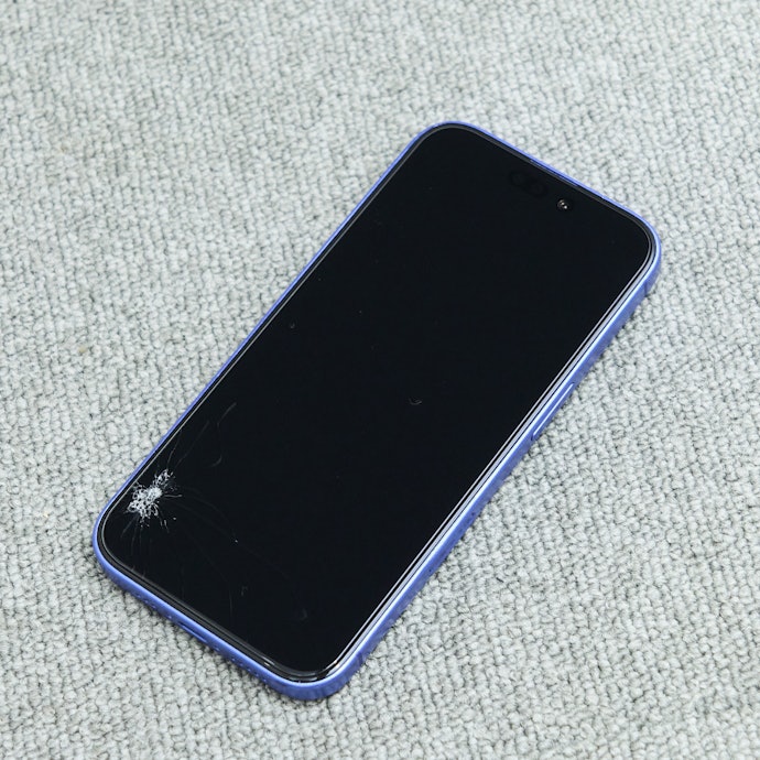 割れにくさはいまひとつ。角からの落下には比較的強い