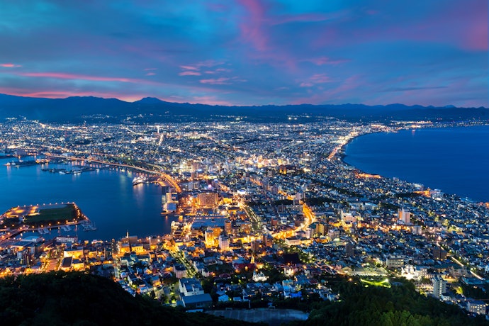 函館:美しい夜景や街並みを眺めるなら。新鮮な海産物も絶品