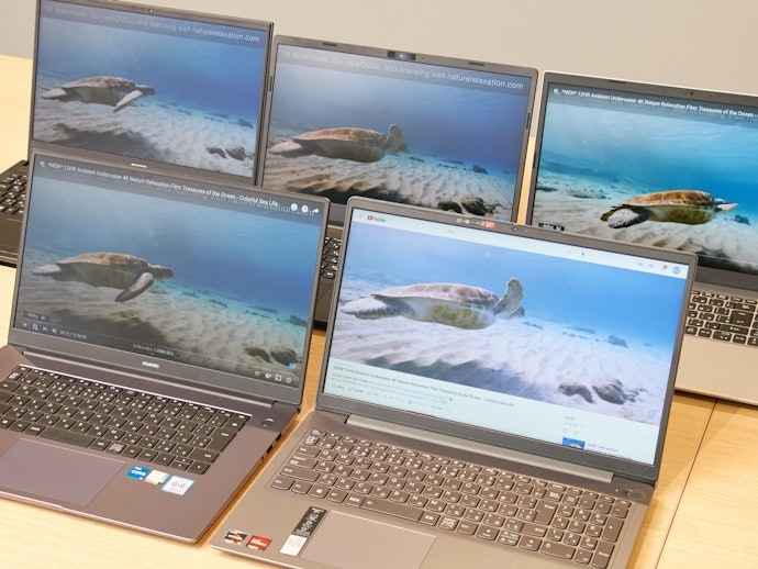 バッテリー持ちも良好。カフェなどで数時間作業するには十分