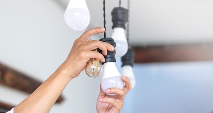 電球ソケットにつけられる電球タイプは、口金のサイズを要確認