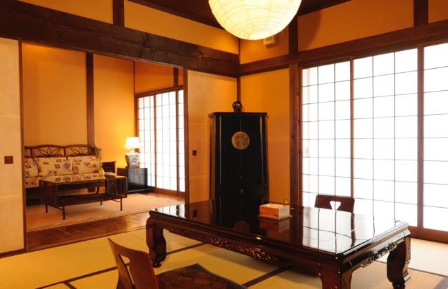 温泉地ならではの和の風情を楽しみたいなら旅館もチェック