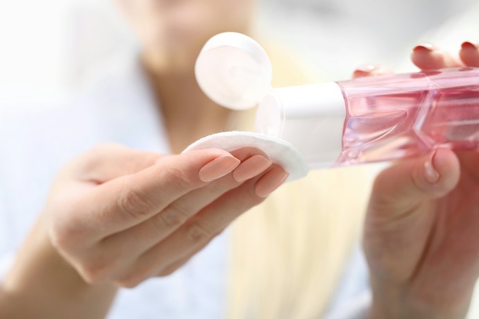 肌のベタつきが気になる人には、サラッとしたさっぱりタイプが使いやすい