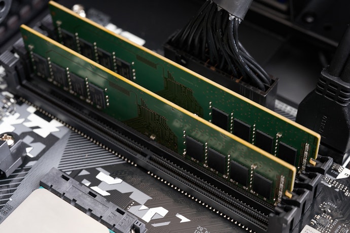 メモリは16GBか32GBがおすすめ。目的に合わせて選ぼう