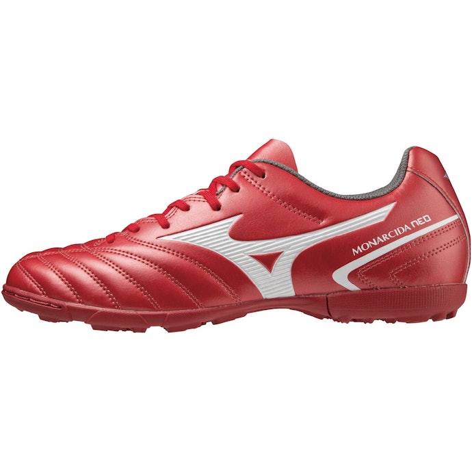 MIZUNO:足幅が広めの人は要チェック