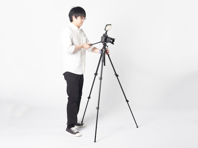 一眼カメラで動画を撮るなら「中型ビデオ三脚」がおすすめ