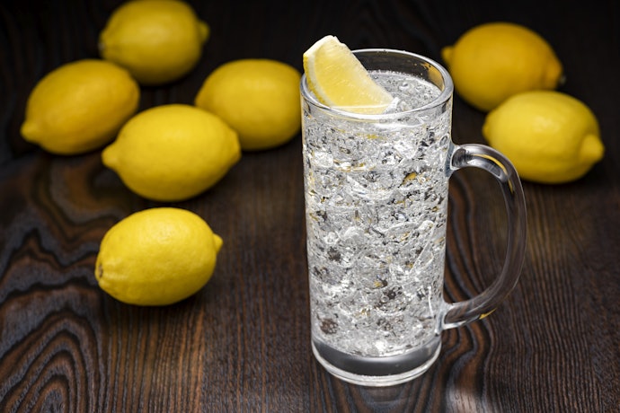 連続式蒸留(甲類焼酎):いろいろな飲み方を楽しみたい人におすすめ