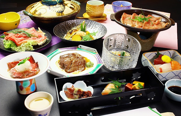 食事つきで予約するなら、ご当地食材が味わえる宿をチョイス