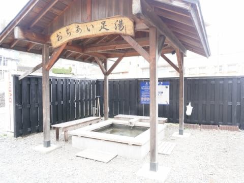 温泉でゆったり過ごしたい人は「つなぎ温泉」の宿がうってつけ