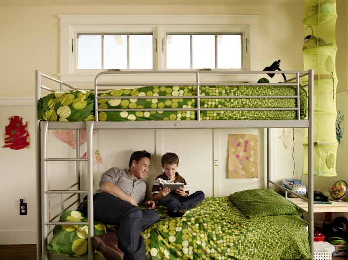 スチール製:やや音が気になるが、すっきりシンプルなデザインが多い
