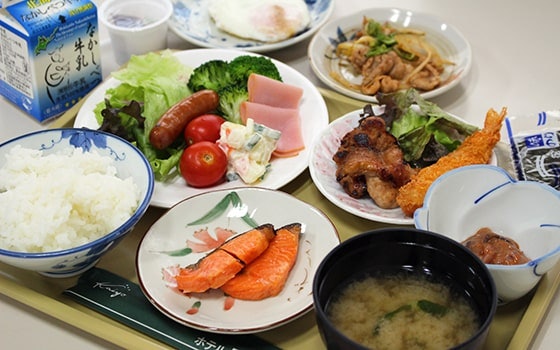 朝からお腹いっぱい食べたい人には、朝食付きプランがもってこい