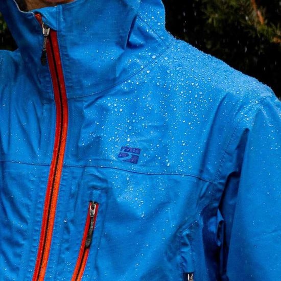 耐水圧は13,001mmを記録。強めの雨にも対応できる防水性能