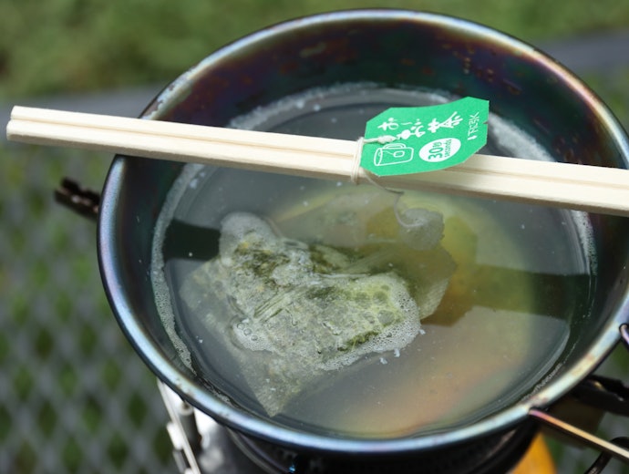 ①濃い目の緑茶を淹れます。