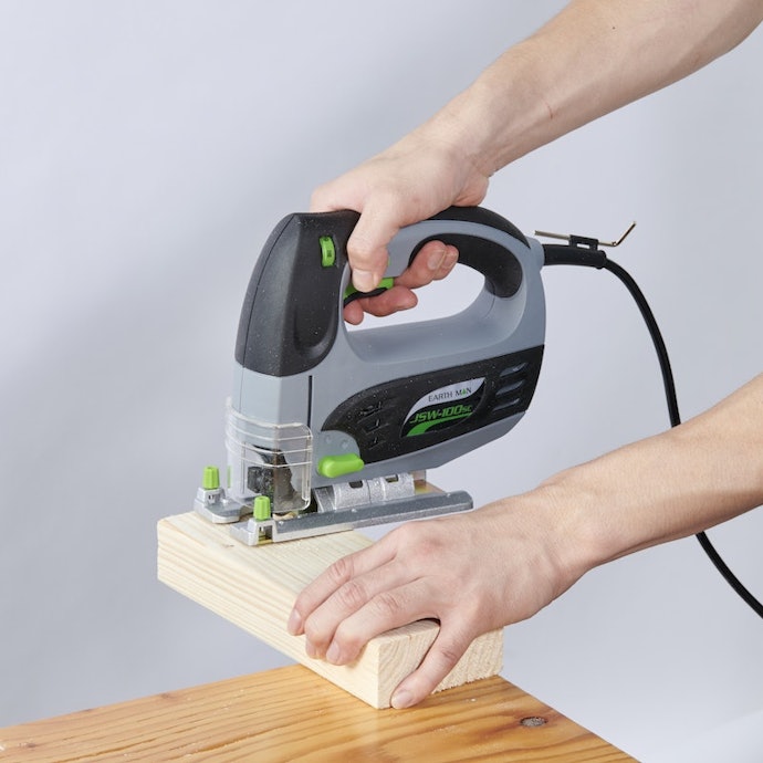 握りやすくブレも少ない。曲線も安定してカットできる