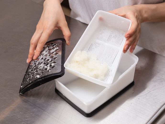 箱タイプ:受皿付きで保存もできる。水切り付きなら絞るのも簡単