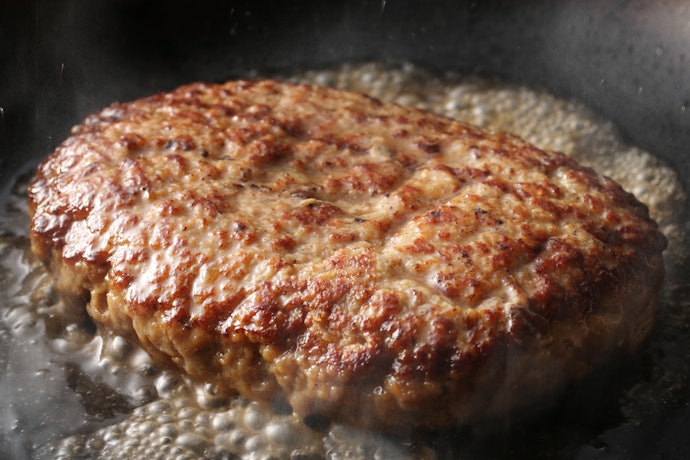 ジューシーな味わいが好きなら馬肉のハンバーグやソーセージを選ぼう