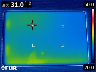 動画再生10分後の本体温度は最高で約31℃。長時間でも快適に使えそう