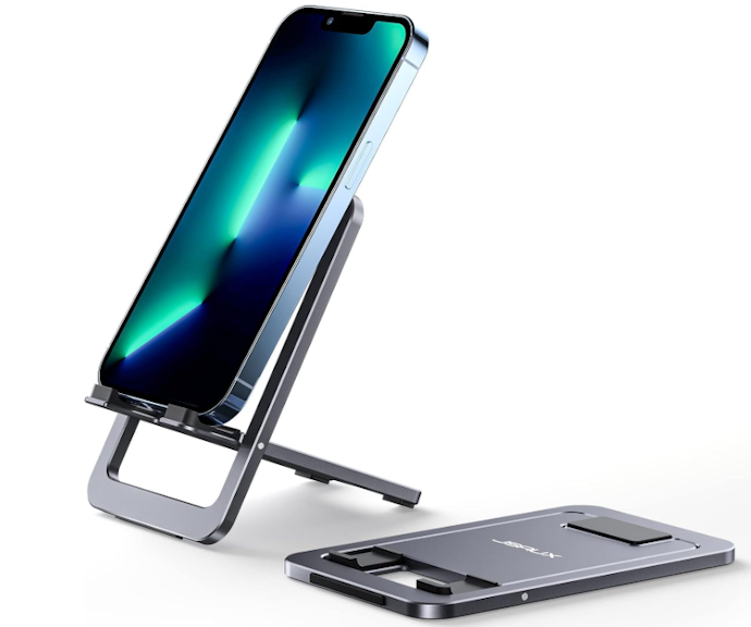 外出先に持ち運んで使いたいなら、折りたたみ式のスマホスタンドを選択