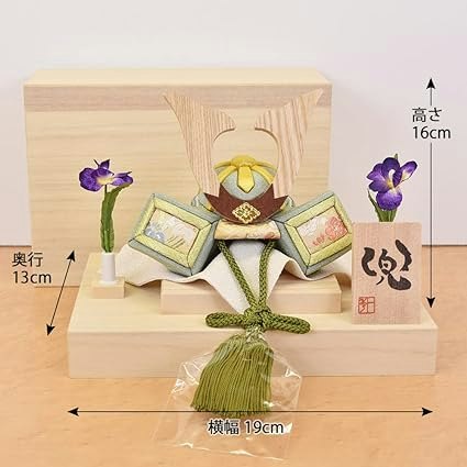 かさばらずにしまいたいなら、収納飾りに決めよう