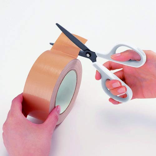 テープ類のカットもスムーズ。思いどおりに刃を動かせる