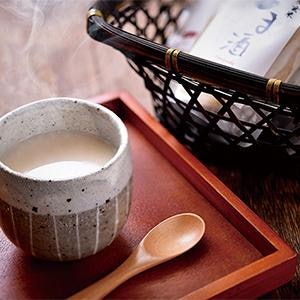 玄米甘酒は、玄米の香ばしい香りを味わいたい人向き