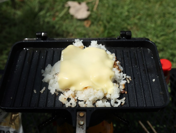 ②とろけるチーズを1枚のせる