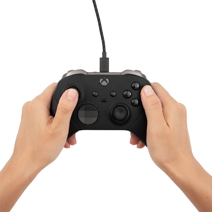 スムーズにスティックの操作が可能。へこみがあり、指にフィットしやすい