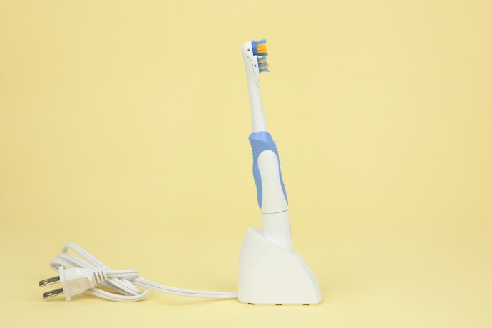王道は、種類も豊富な充電式。自宅専用ならコンセント給電タイプも