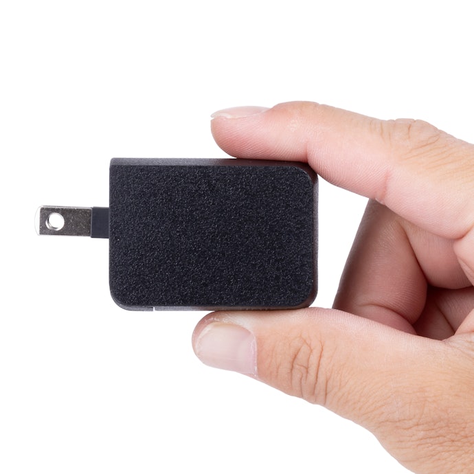充電中はかなり高温になる。取り扱いには注意が必要