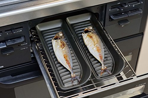 小さいグリルには浅型がもってこい。汁の少ない料理に合う