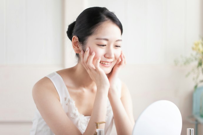 肌のキメを整えたいなら、ナイアシンアミドやレチノール入りに注目
