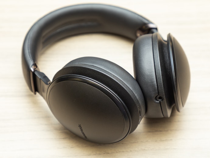 密閉型:低音の迫力を感じられる。「ノイキャン」も搭載可能