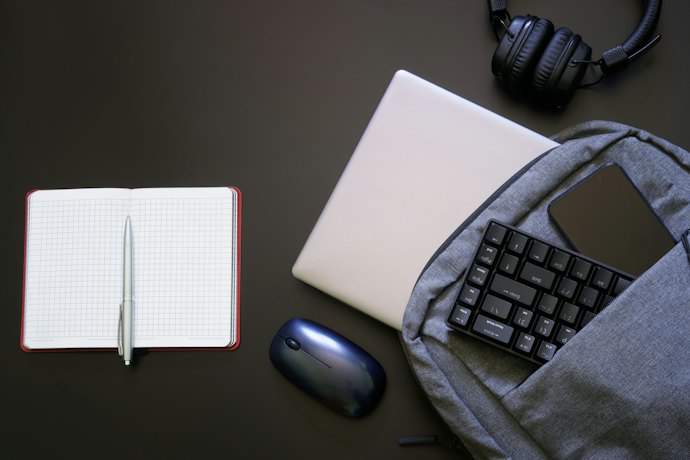 通勤通学なら書類やPCが入る四角いリュックがぴったり
