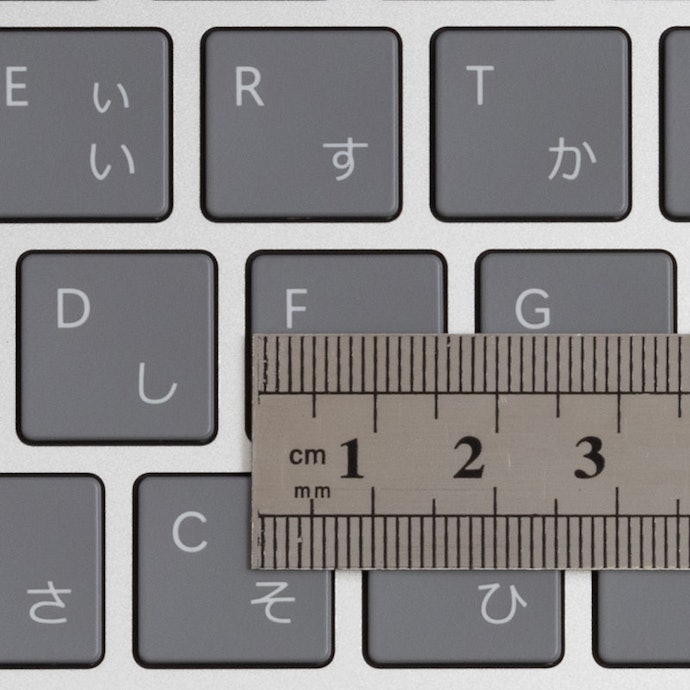 タイピング時に画面揺れが少ない。膝の上に乗せて文字入力できる